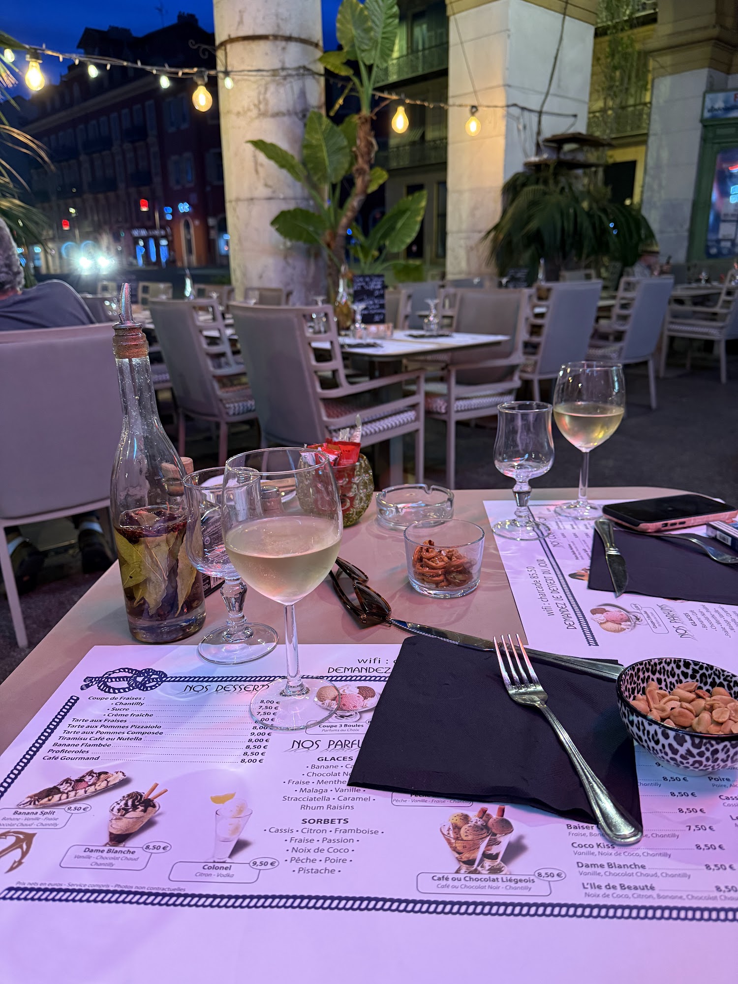 Restaurant facing the boats at Nice Port