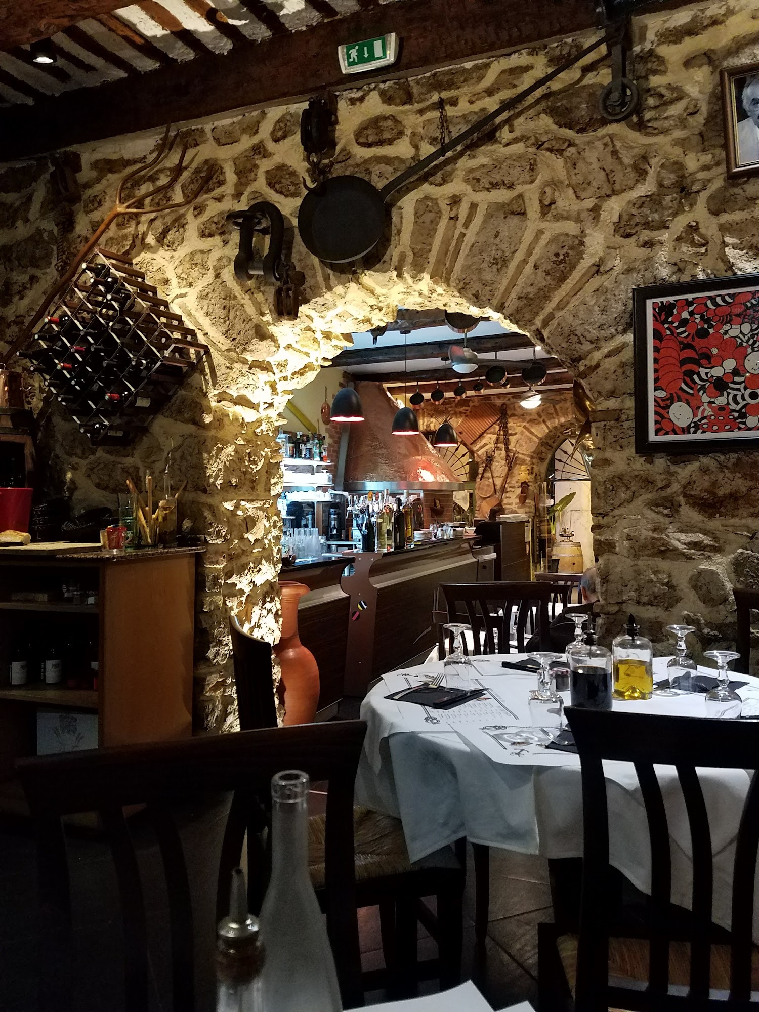Pizzas and Mediterranean dishes at Les Arcades Nice