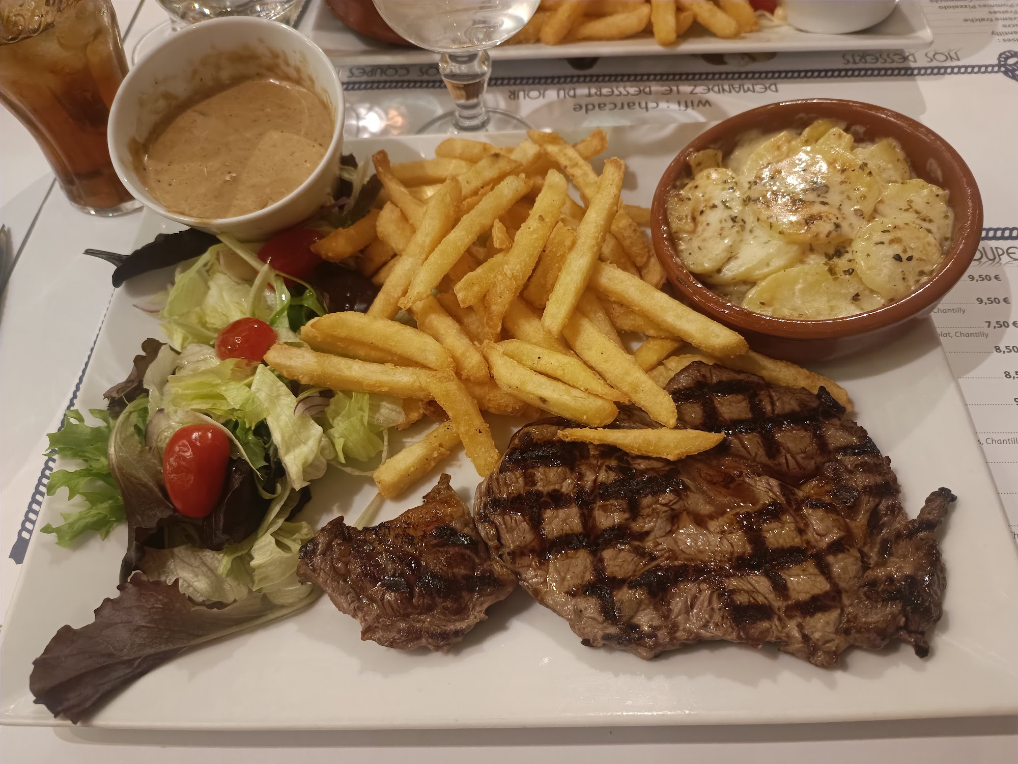 Italian and Mediterranean restaurant near Port Lympia