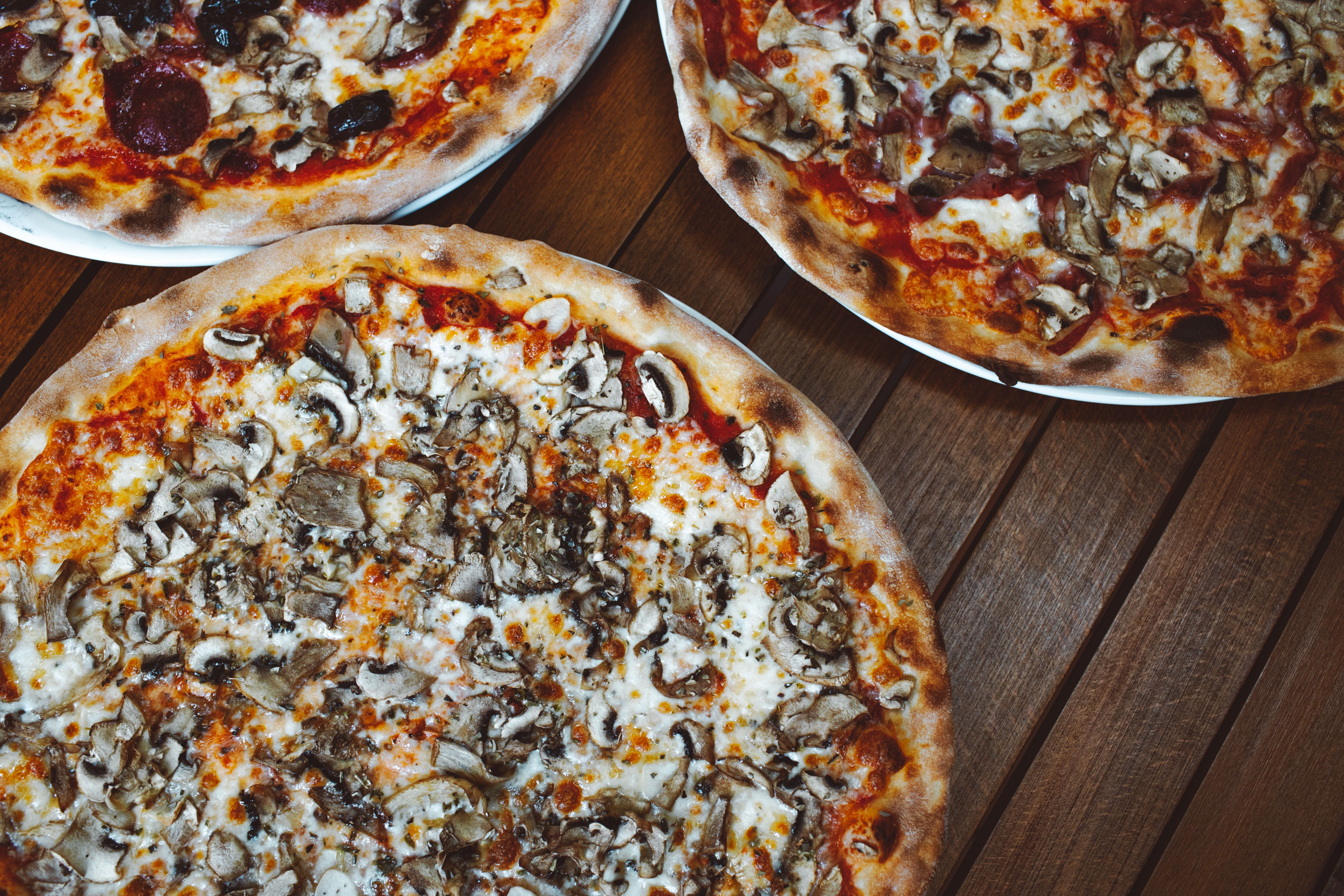 Pizzas at Les Arcades in Nice Port
